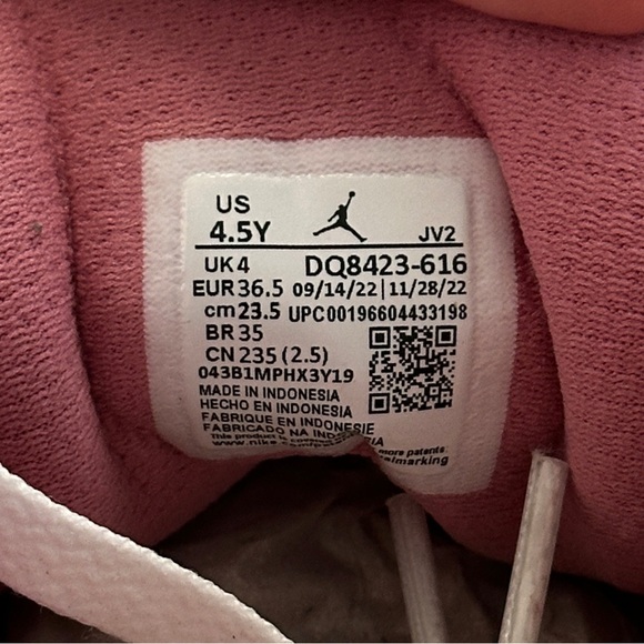 Size 4.5Y/6W Jordan 1 Mid Valentines Day (2023) Sneakers - Picture 6 of 10